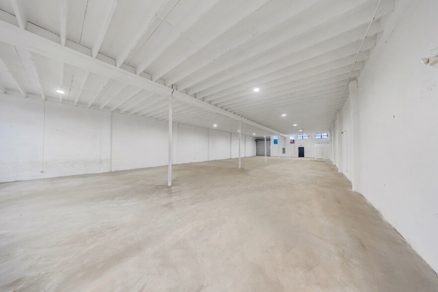More Photos Of 3916-3920 NW 32nd Ave, Miami Warehouse For Lease