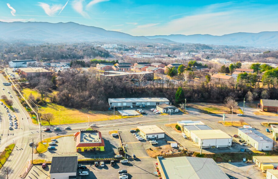 More Photos Of 3783-3785 Peters Creek Rd, Roanoke Office For Sale