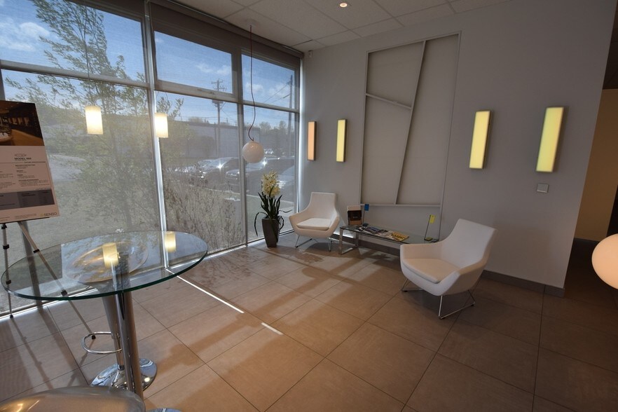 More Photos Of 512 Manitou Rd, Calgary Showroom For Lease
