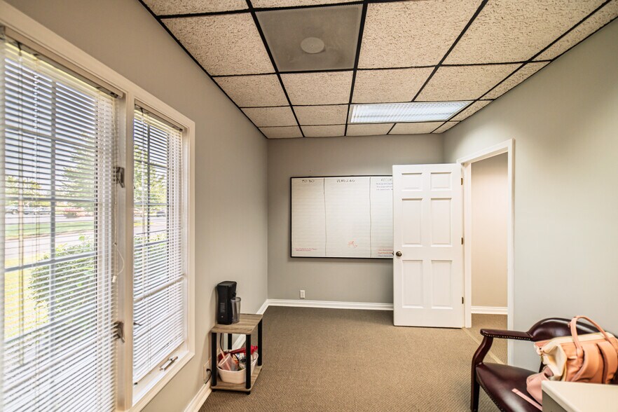 More Photos Of 3140 Parisa Dr, Paducah Office For Sale