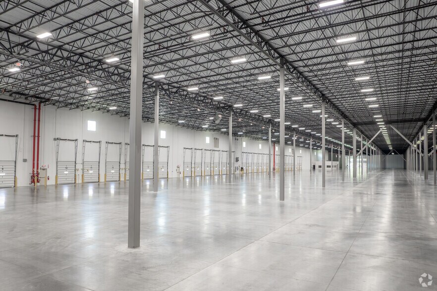 More Photos Of 198 Commercial Blvd, Blakeslee Warehouse For Lease