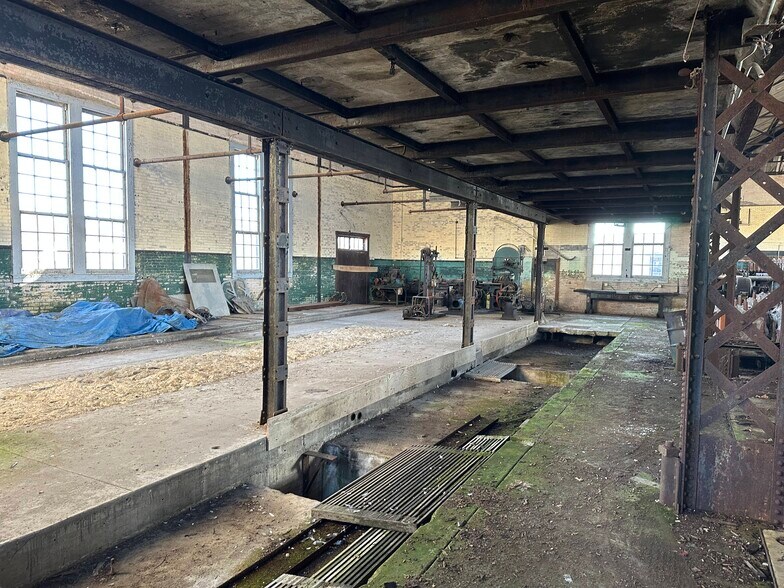 More Photos Of 426 Commercial St, Marseilles Industrial For Sale