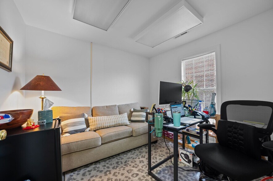 More Photos Of 125 Oakmont Dr, Greenville Office For Sale
