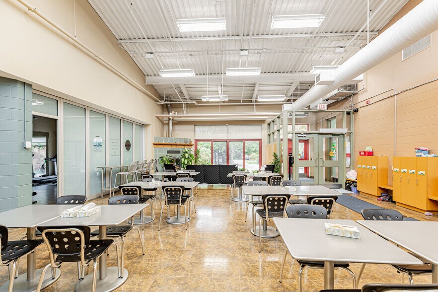 More Photos Of 33 Kern Rd, Toronto Light Distribution For Sale