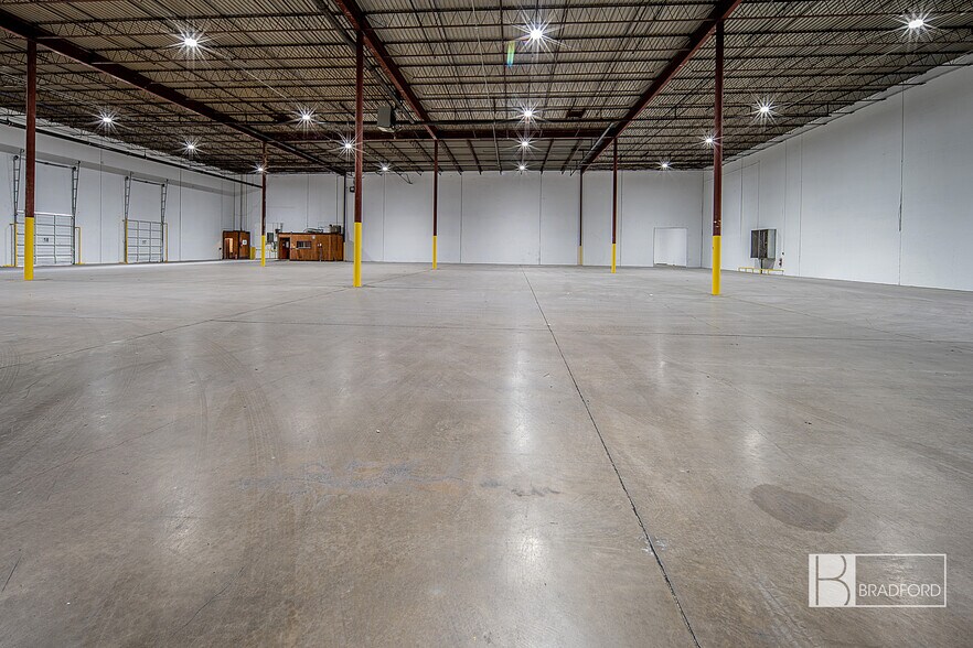 More Photos Of 8330 Endicott Ln, Dallas Warehouse For Lease