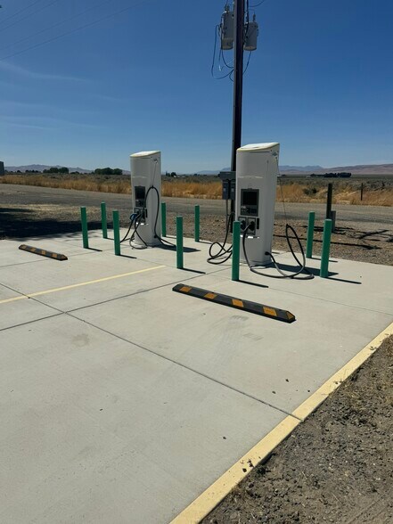 More Photos Of 24810 24810 N US-95, Orovada Service Station For Sale