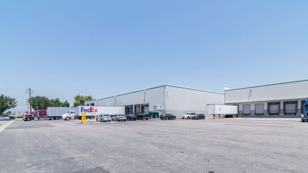 More Photos Of 13930-13950 Mica St, Santa Fe Springs Warehouse For Lease
