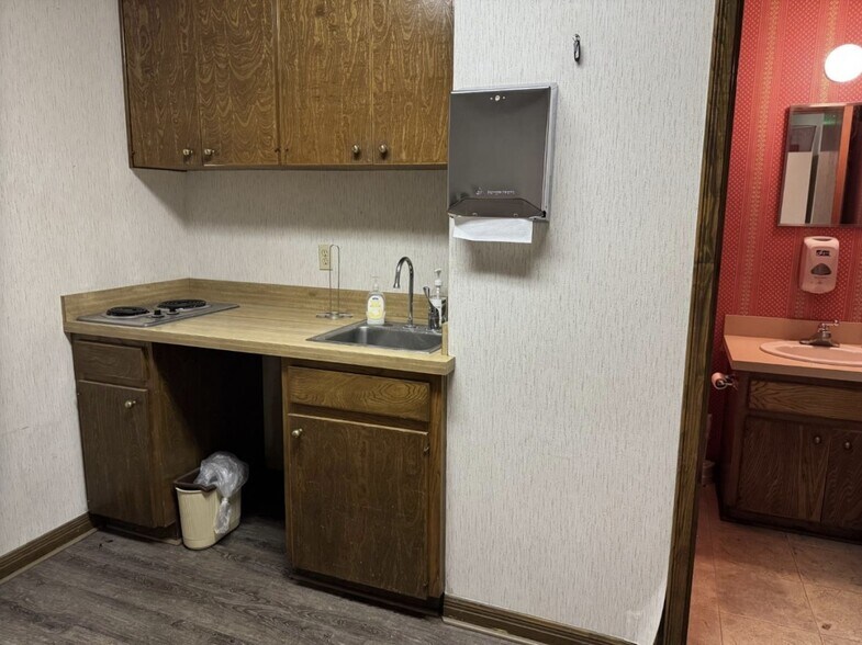 More Photos Of 2124 N 25th St, Waco Medical For Sale