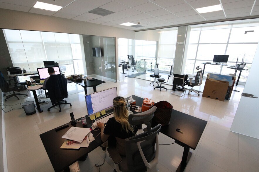 More Photos Of 175 SW 7th St, Miami Medical For Lease