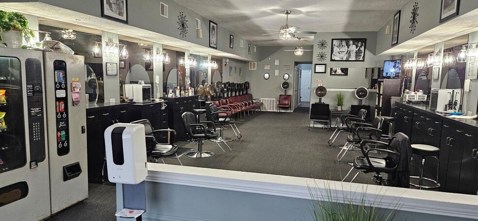 Primary Photo Of 2801 W Madison St, Louisville Freestanding For Sale