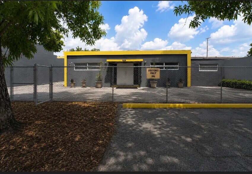 More Photos Of 17220 NW 2nd Ct, Miami Warehouse For Sale