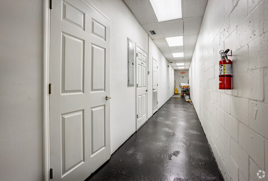 More Photos Of 1717-1721 9th St W, Bradenton Freestanding For Lease