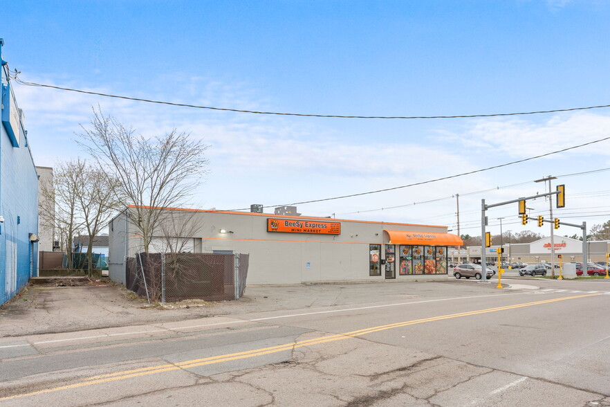 More Photos Of 628 Belmont St, Brockton Freestanding For Sale