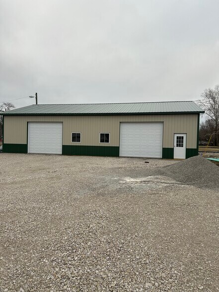 More Photos Of 263 Commercial St, Worthington Light Distribution For Sale