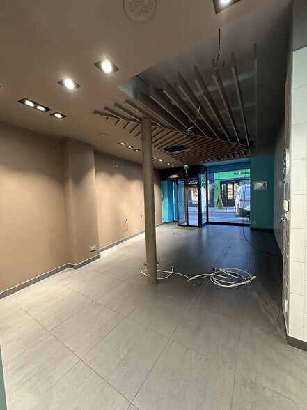 More Photos Of 97 Rue Raymond Losserand, Paris Flex For Lease