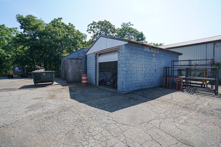 More Photos Of 1702 Wheeling Ave, Glen Dale Manufacturing For Sale