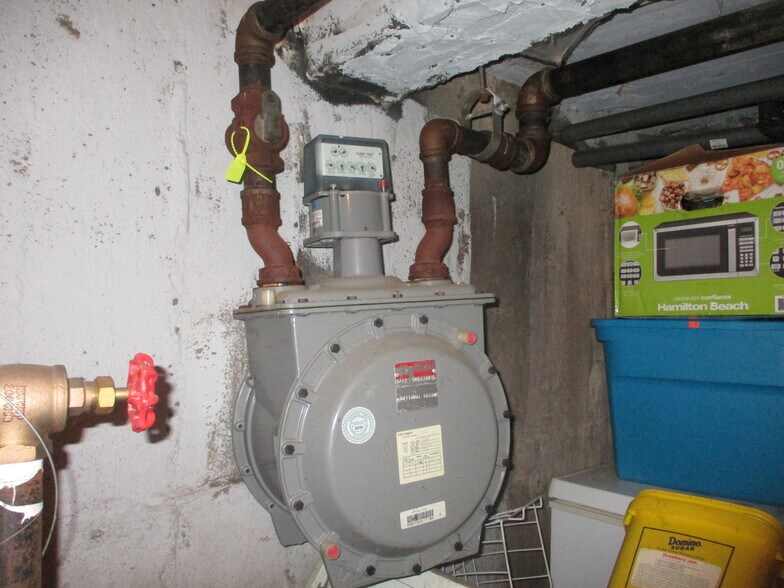 More Photos Of 67 S 6th St, Brooklyn General Retail For Sale