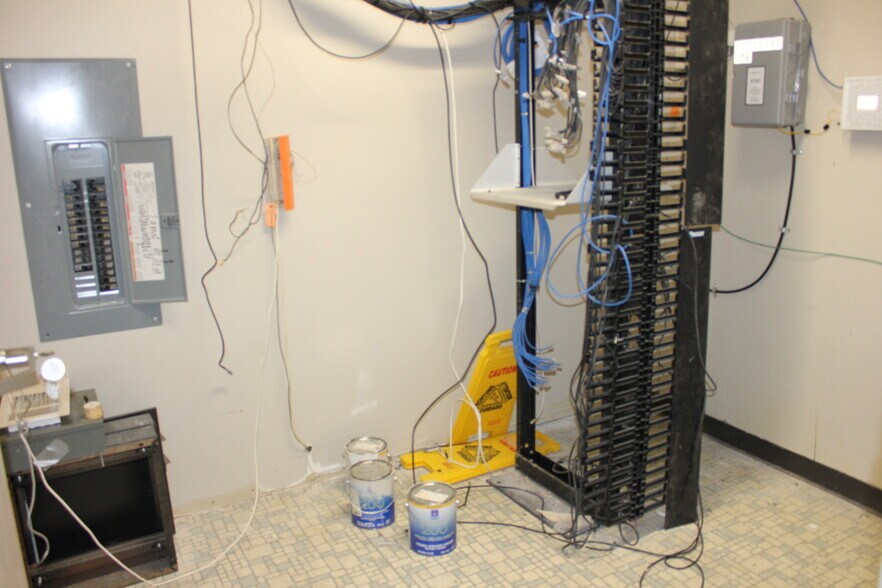 More Photos Of 27373 Highway 42, Springfield Loft Creative Space For Lease