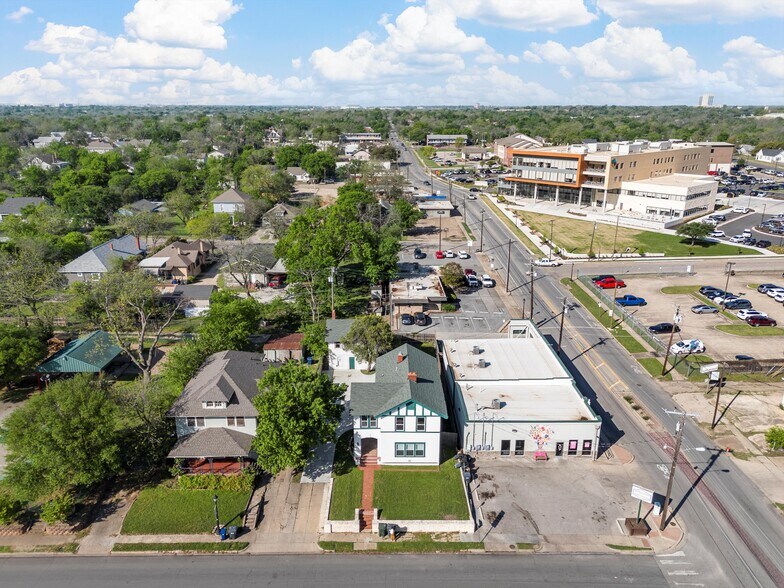 More Photos Of 1314 N 15th St, Waco General Retail For Sale