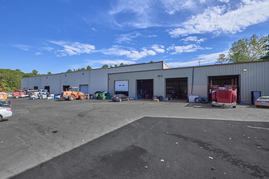 More Photos Of 896 Boston Post Rd, Marlborough Unknown For Lease