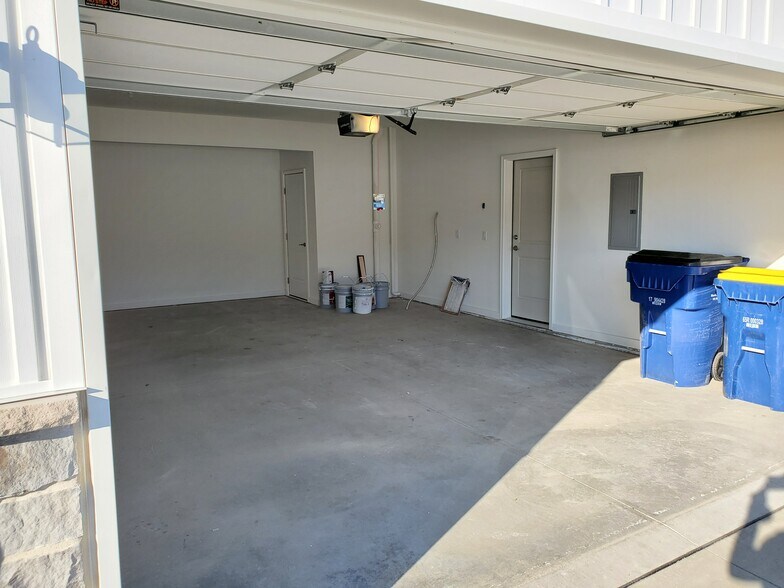 More Photos Of 210 Wilson St, Van Meter Apartments For Sale