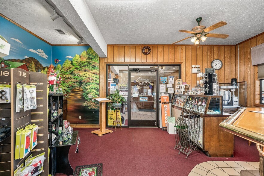 More Photos Of 78 Chestnut Hill Rd, Crossville Freestanding For Sale