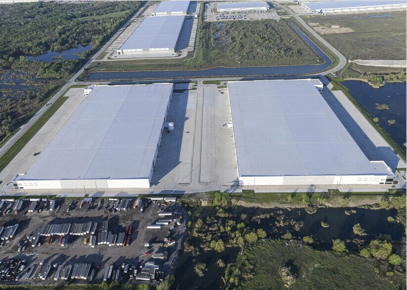 More Photos Of 1701 E Pleasant Pky, Wilmer Unknown For Lease