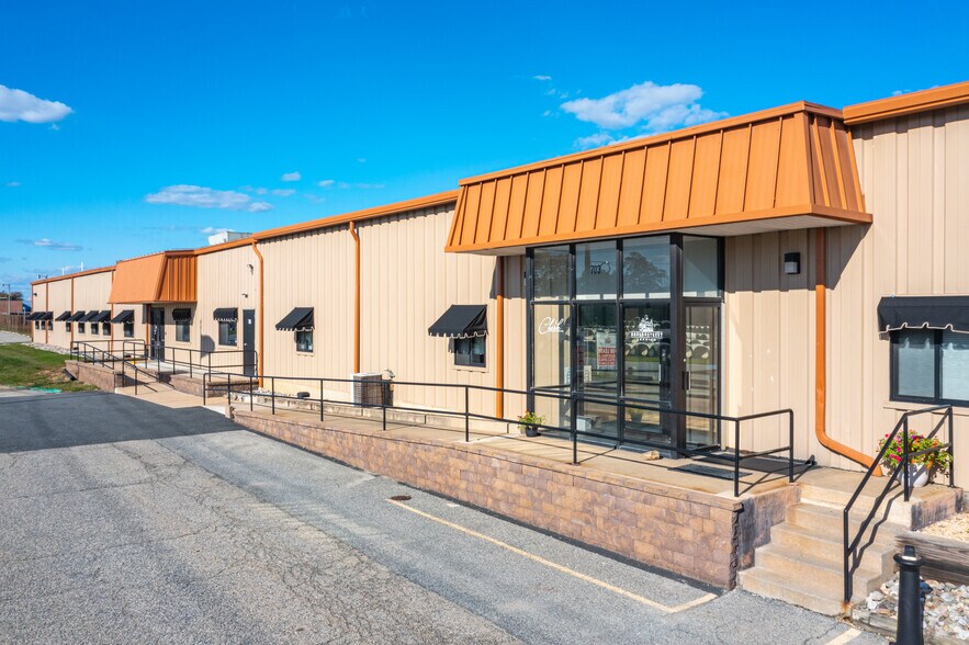 More Photos Of 701-703 Industrial Dr, Middletown Manufacturing For Lease