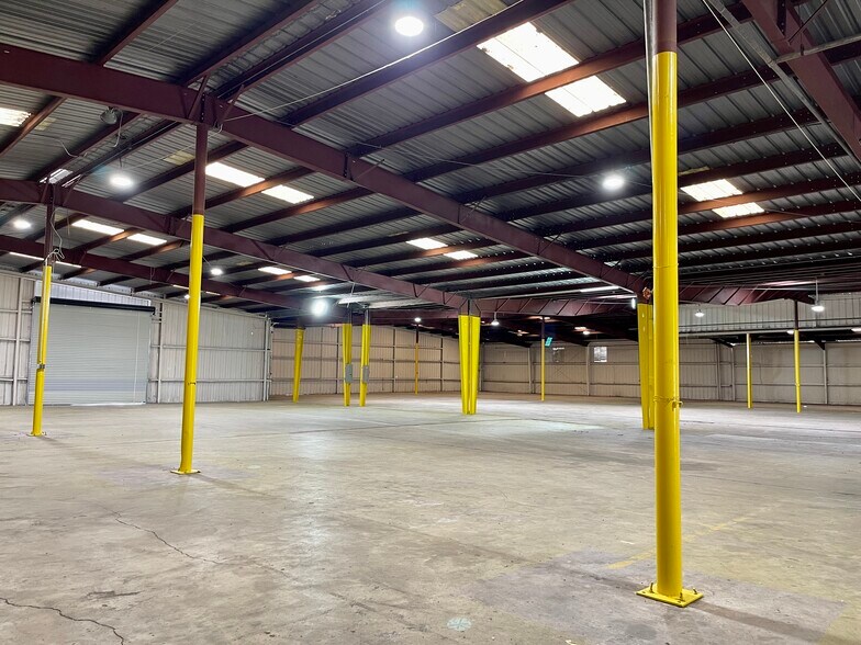 More Photos Of 14236 Gainesville St, Houston Warehouse For Sale