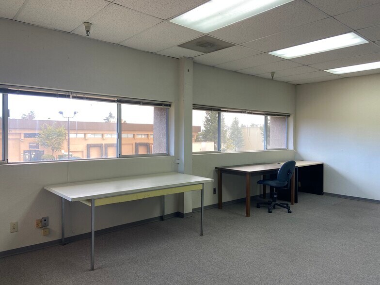 More Photos Of 986 Airway Ct, Santa Rosa Warehouse For Lease