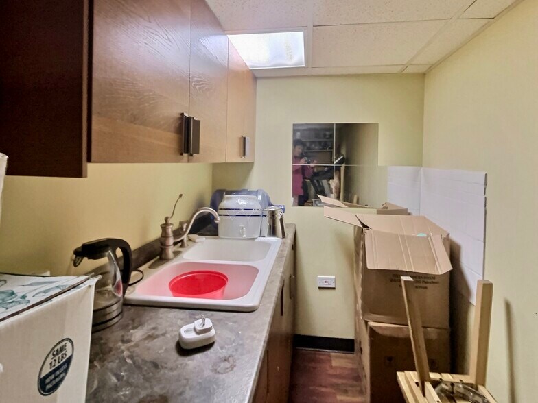 More Photos Of 1700-1702 W Belmont Ave, Chicago Storefront Retail Residential For Lease