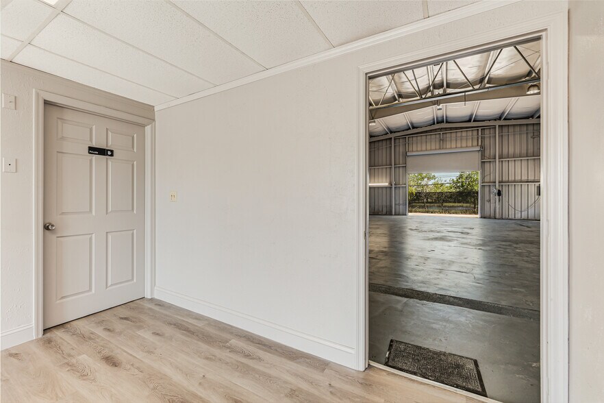 More Photos Of 1911 Dana Dr, Fort Myers Warehouse For Sale