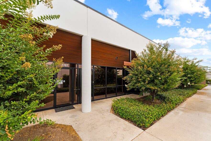 More Photos Of 2701-2715 Saturn St, Brea Light Distribution For Sale