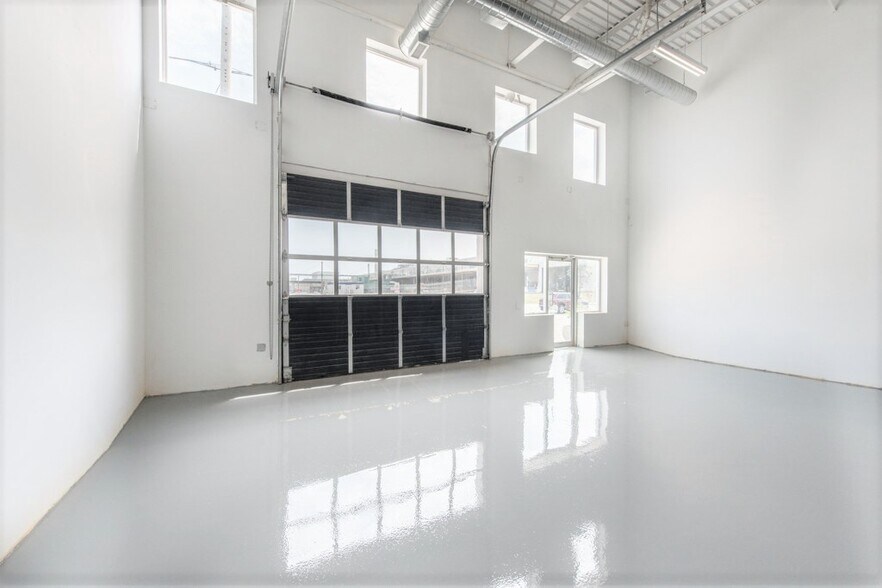 More Photos Of 6 Carlaw Ave, Toronto Showroom For Lease