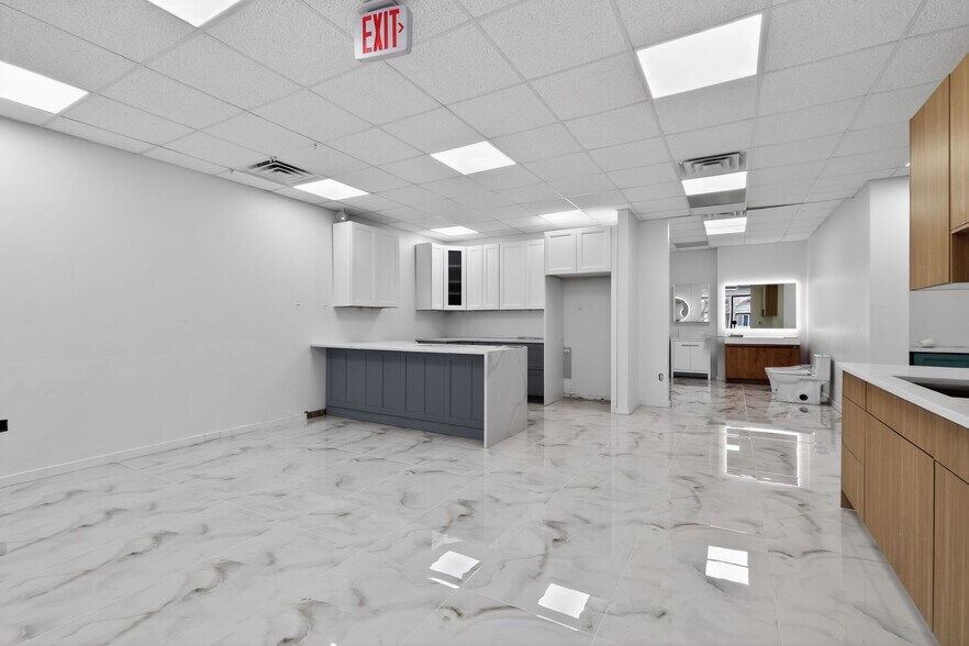 More Photos Of 13 N York Rd, Willow Grove Freestanding For Lease