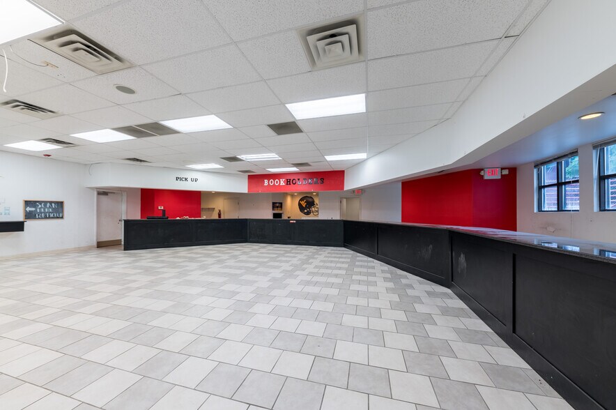 More Photos Of 1370 University Ave, Morgantown Storefront Retail Office For Lease