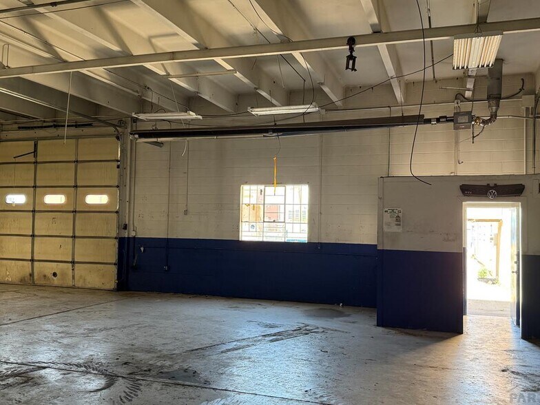 More Photos Of 600 E 11th St, Pueblo Auto Repair For Sale