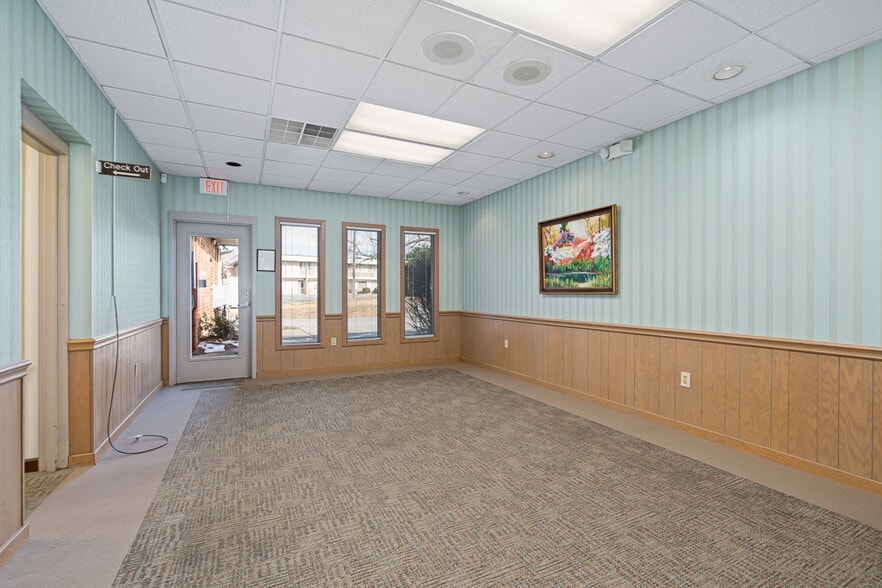 More Photos Of 810 Lindsay St, High Point Medical For Sale