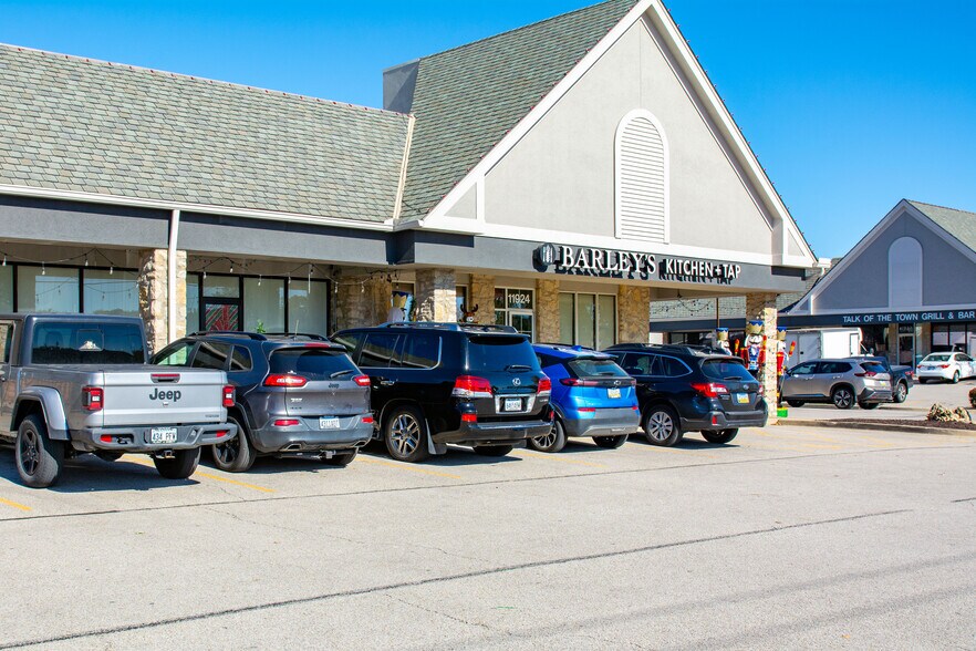More Photos Of 11800-11922 W 119th St, Overland Park Unknown For Lease