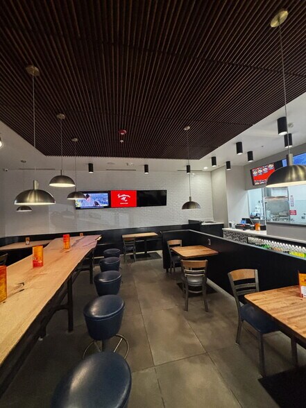 More Photos Of 420 S State St, Girard Restaurant For Lease