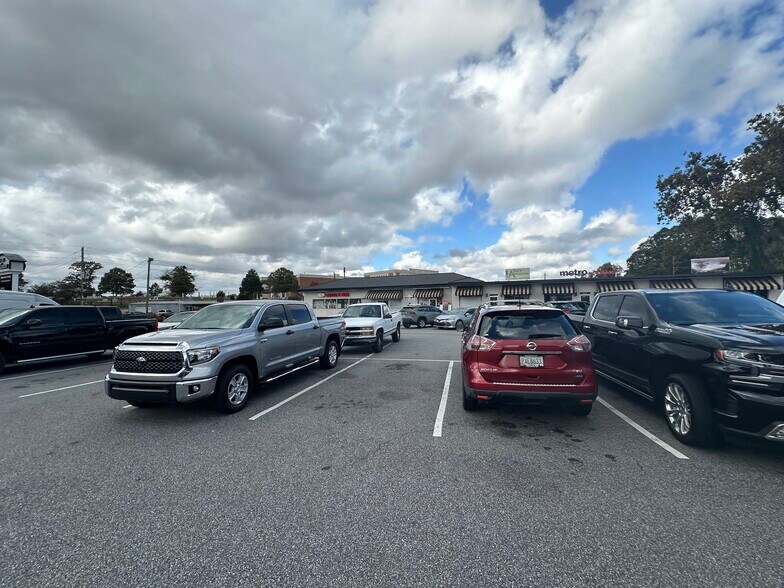 More Photos Of 214 Atlanta Rd, Cumming Unknown For Lease