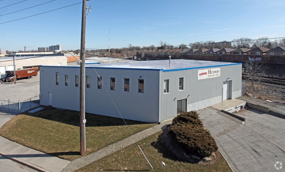 Primary Photo Of 347 Kennedy Rd, Toronto Warehouse For Lease
