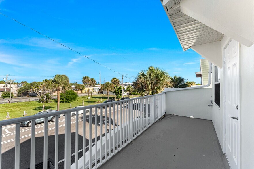 More Photos Of 41 N Orlando Ave, Cocoa Beach Office For Sale