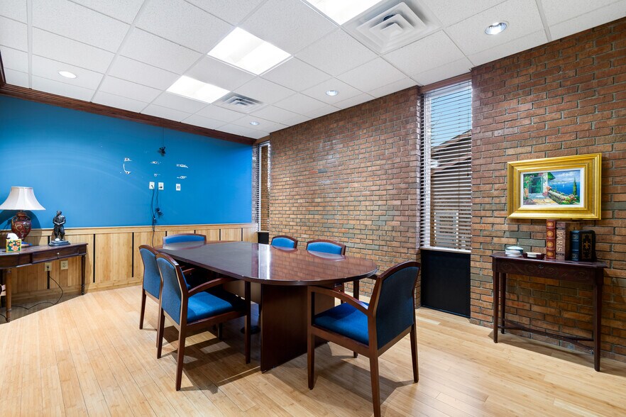 More Photos Of 81-90 N Miller Rd, Fairlawn Office For Sale