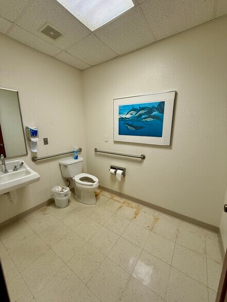 More Photos Of 3900 Southpark Dr, Tyler Office For Sale