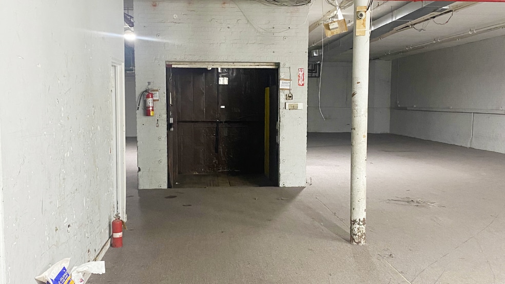 More Photos Of 125 51st St, Brooklyn Warehouse For Lease