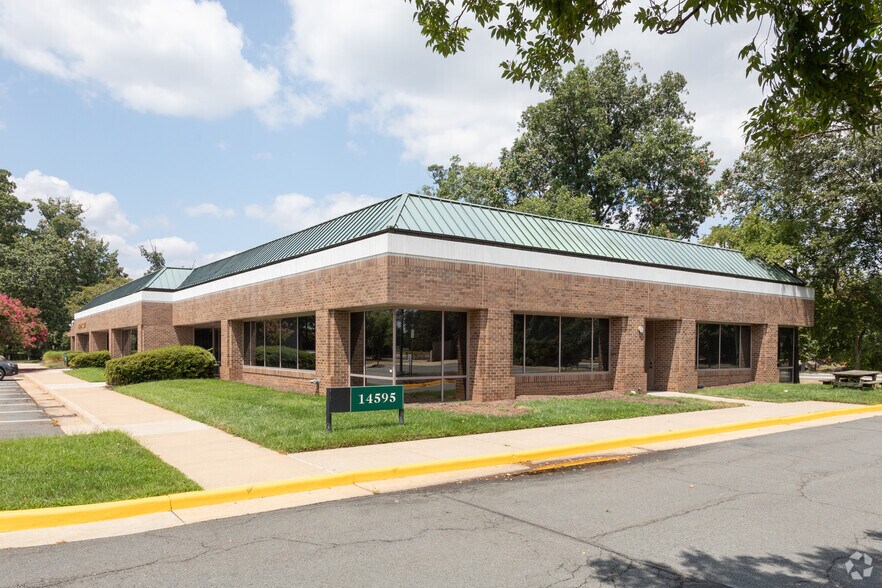 More Photos Of 14595 Avion Pky, Chantilly Office For Lease