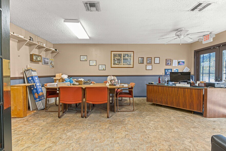 More Photos Of 1031 NE 16th St, Ocala Manufacturing For Lease
