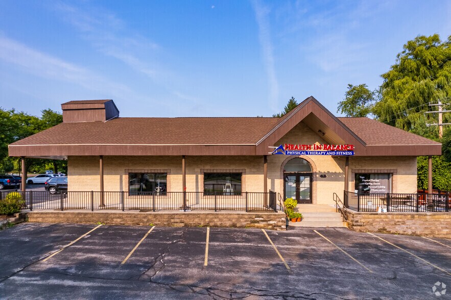 More Photos Of 7602 W Mequon Rd, Mequon Unknown For Lease