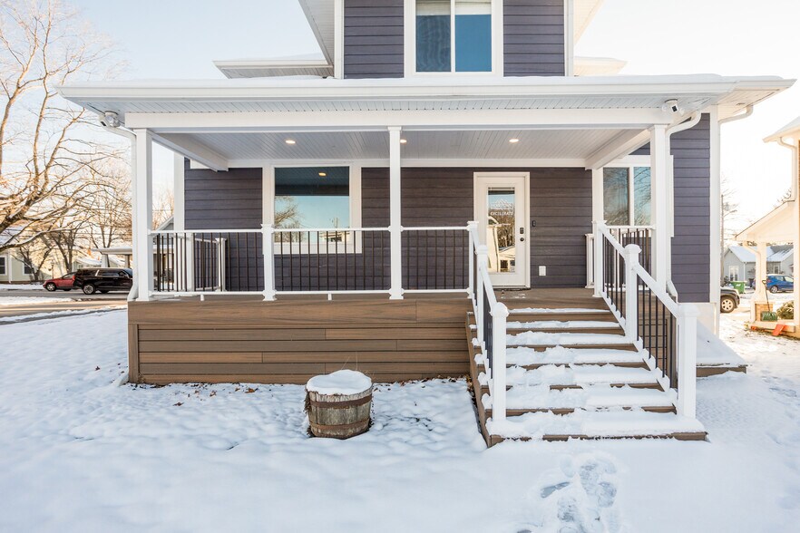 More Photos Of 502 W Main St, Danville Office For Sale